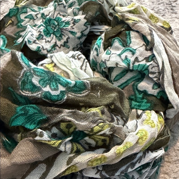 Floral Patterned Scarf in Green and Gray - Picture 2 of 4